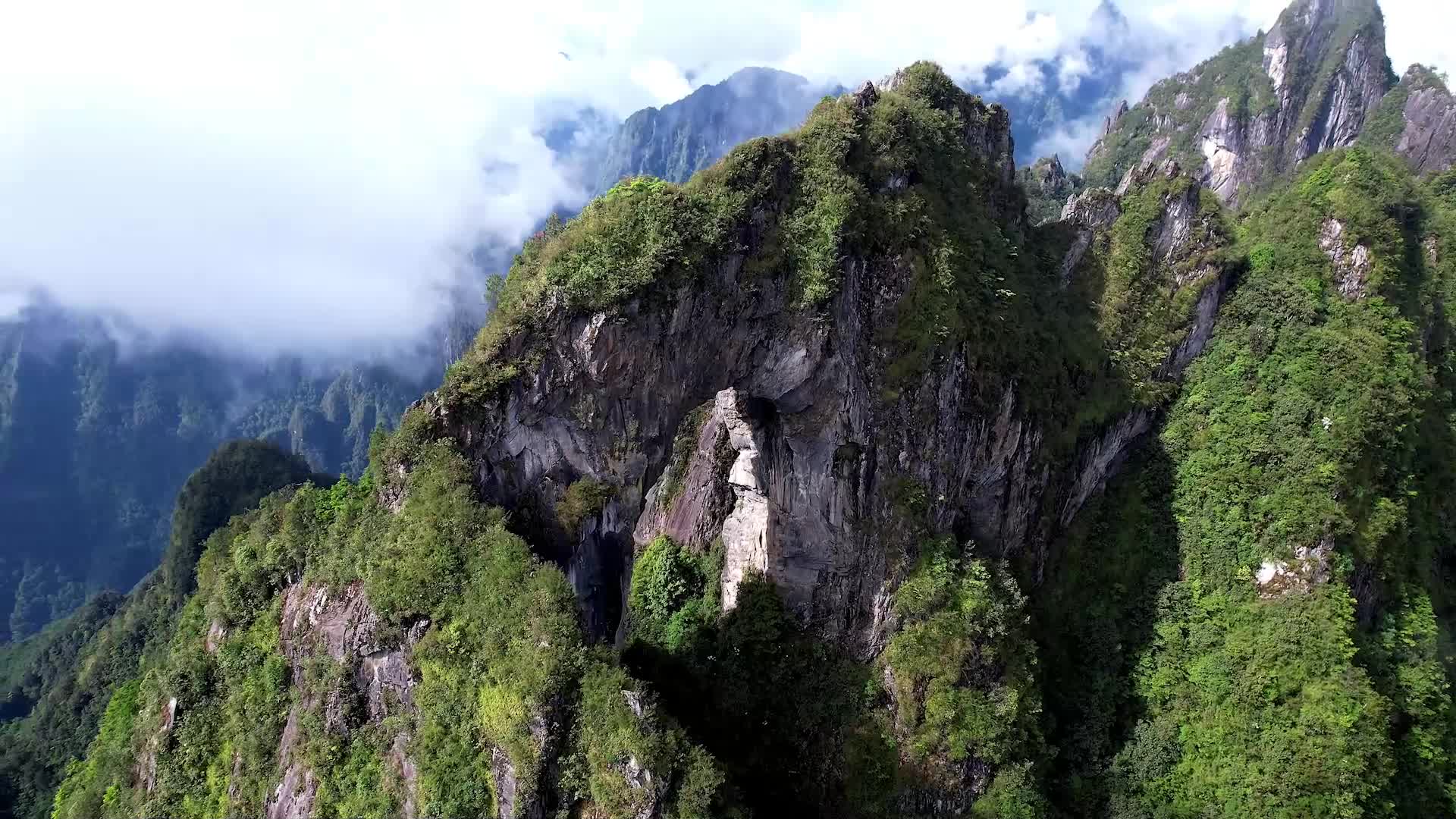 石月亮栈道图片