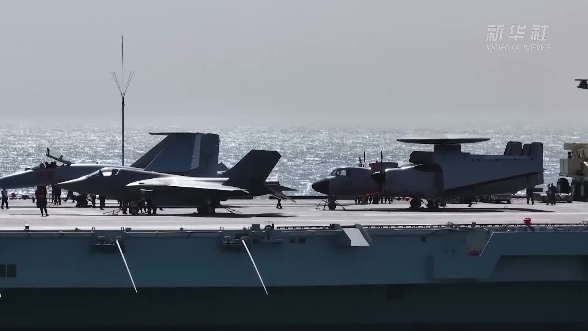 中国海军三型舰载机在福建舰成功完成起降训练-新华网